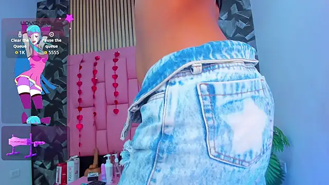 Brithanyslim online show from March 6, 8:15 pm