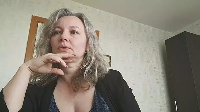 EdithManning online show from June 1, 5:53 am