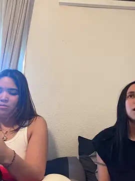 daniniescobarr online show from April 15, 5:02 pm