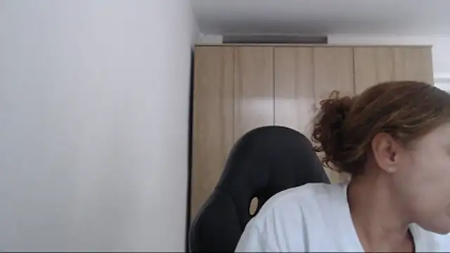 RoxanaLove9 online show from April 6, 5:58 pm