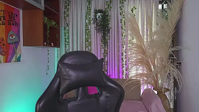 HannaRhodes online show from March 21, 2:22 pm