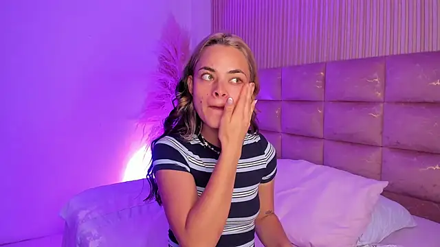 HannaRhodes online show from May 31, 3:40 pm