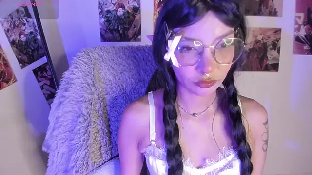 Luna-Chann online show from March 2, 10:04 pm