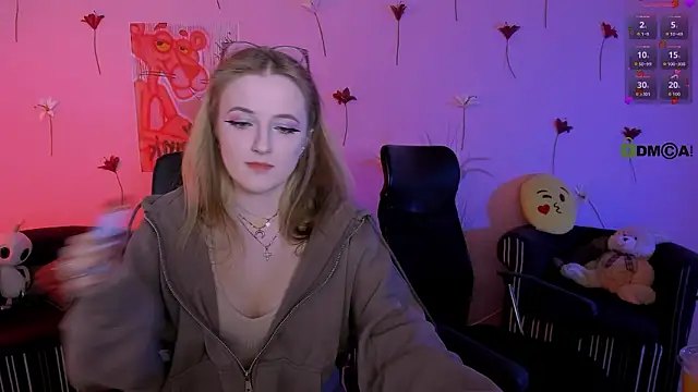 luna berryy online show from March 21, 8:25 pm