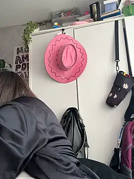 BellaBoux4 online show from March 20, 4:45 pm