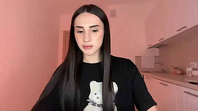 Kim Oberlin  online show from April 18, 5:15 pm