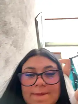 alissonfernandez  online show from May 30, 9:33 pm
