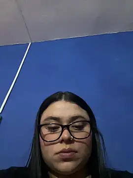 alissonfernandez  online show from April 11, 10:46 pm