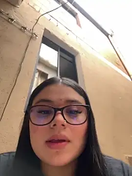 alissonfernandez  online show from May 26, 6:07 pm