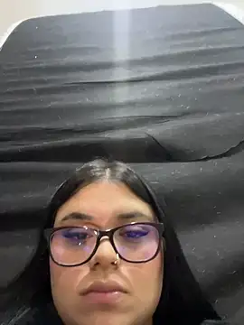 alissonfernandez  online show from May 29, 3:15 am