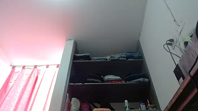 nicolle milf1978 online show from March 12, 1:47 pm