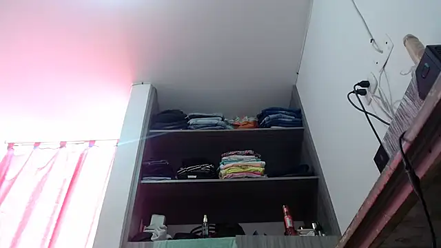 nicolle milf1978 online show from April 1, 1:41 pm