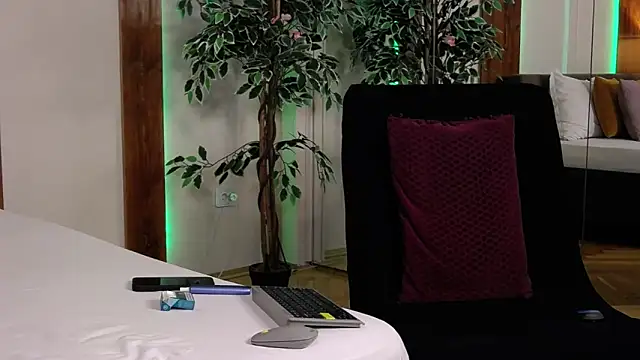 SkylerSpark online show from March 25, 9:17 pm