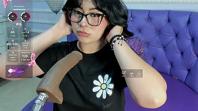 Lily Martinez online show from February 5, 7:00 am