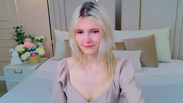 NellieLoyns online show from April 7, 5:26 pm