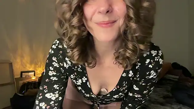 leahsparkles online show from April 22, 3:03 am