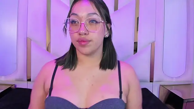 IsabellRodriguez18 online show from April 11, 7:45 am