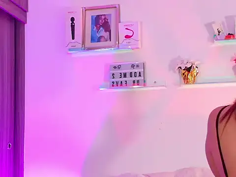 Emi26  online show from April 12, 12:46 am