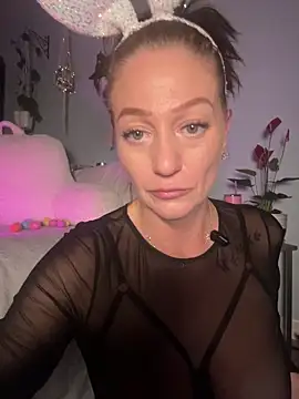 AlessasRoom online show from April 3, 7:06 am