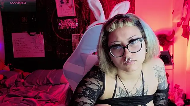 deluxxxeblu online show from February 7, 3:54 am