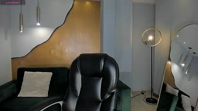 NiaSalvatore online show from February 5, 3:20 am