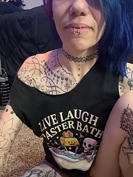 trashbrat online show from March 31, 8:25 am