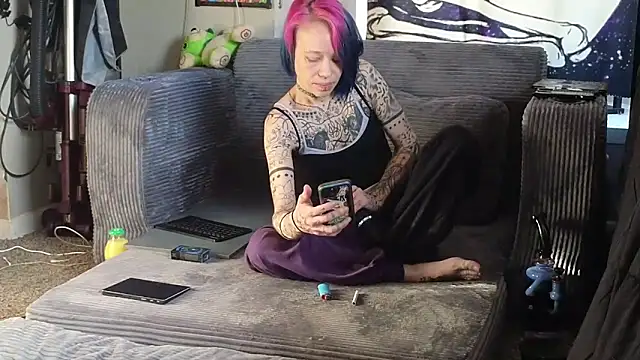 trashbrat online show from March 13, 11:06 pm