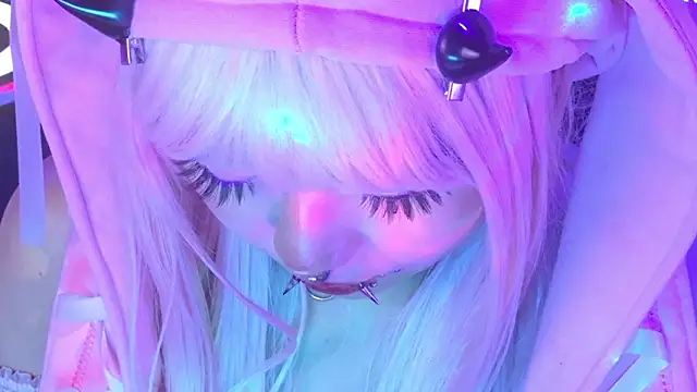 LaytonBox online show from March 31, 3:01 pm