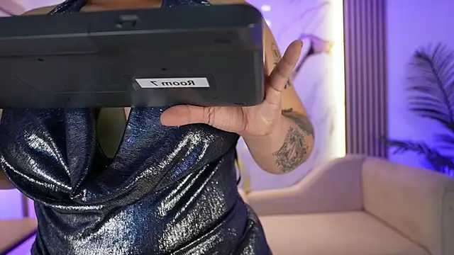 Emma Walkerr  online show from March 30, 7:02 pm