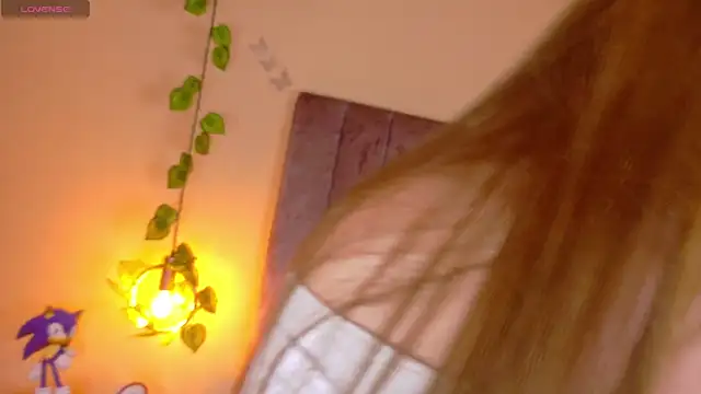 Dahlia Rousse online show from May 30, 4:54 am