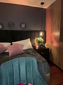 Sara  collins   online show from February 5, 12:52 pm