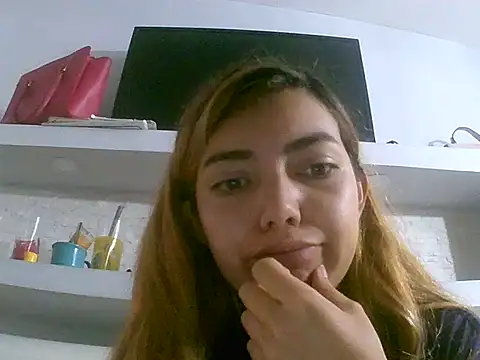 VittoriaTaylor online show from March 20, 5:51 pm