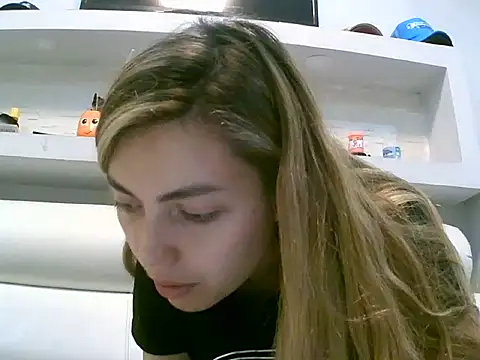 VittoriaTaylor online show from May 2, 1:42 am