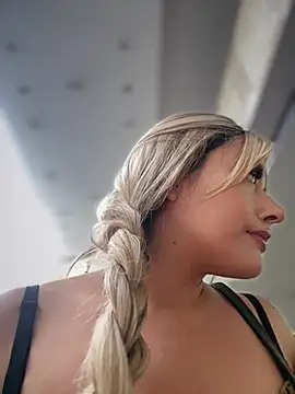 VICKY CAM-PE online show from July 1, 3:11 pm