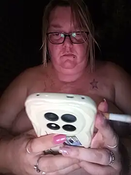 diosacurvy1984 online show from May 30, 9:43 pm