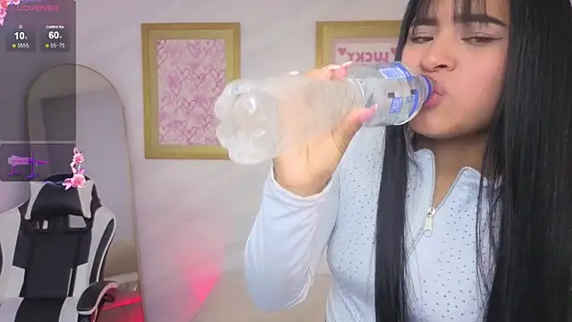 Paulette v online show from March 19, 2:54 pm