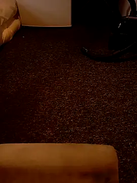 HotHornyEmmaX online show from April 2, 6:05 pm