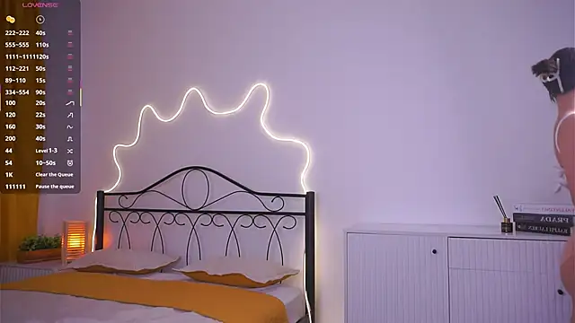 VeronaCritchlow online show from March 19, 7:24 am