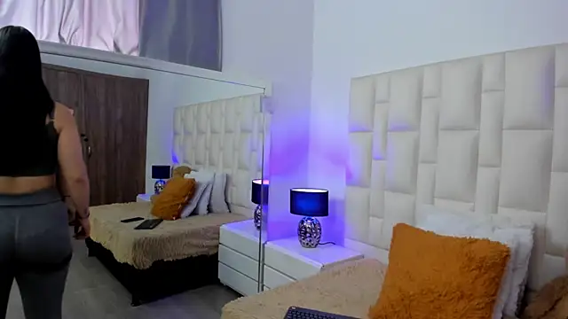 Ariana rouse online show from April 7, 5:15 pm