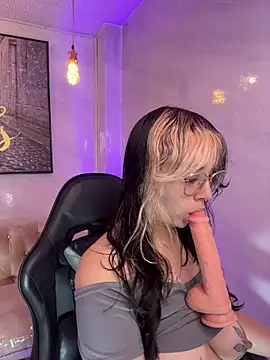 Hela v online show from March 5, 1:29 pm