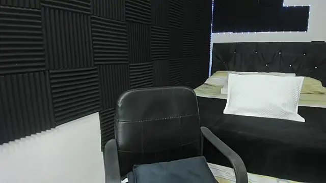 Milu Zam online show from April 15, 1:06 am