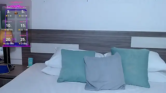 Liiamthompson online show from March 19, 10:08 am