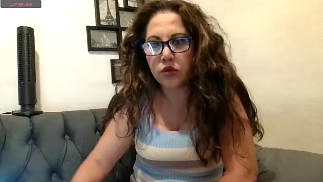 MirandaLatinaLovely online show from May 30, 3:48 am