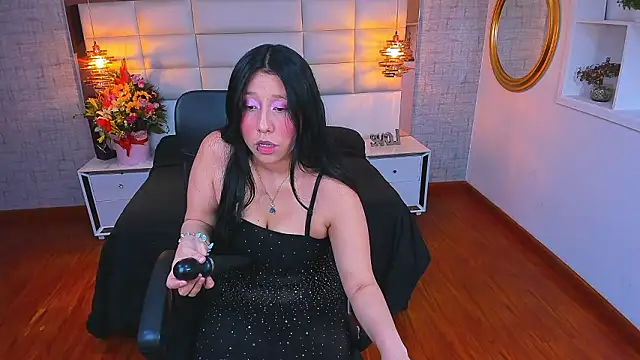 Nohemi louse online show from March 18, 6:46 pm