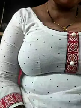 DaniyaaF online show from March 22, 9:10 pm