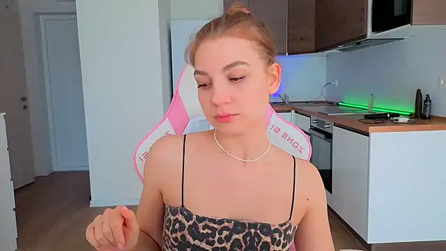 Enjoy everymoment  online show from March 27, 9:21 am