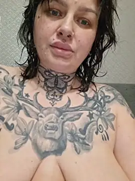 CannabisQueenn online show from April 3, 8:29 pm