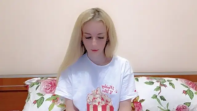 ChristiHanson online show from April 11, 1:22 am