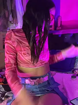 Skye Moore online show from April 21, 3:02 am