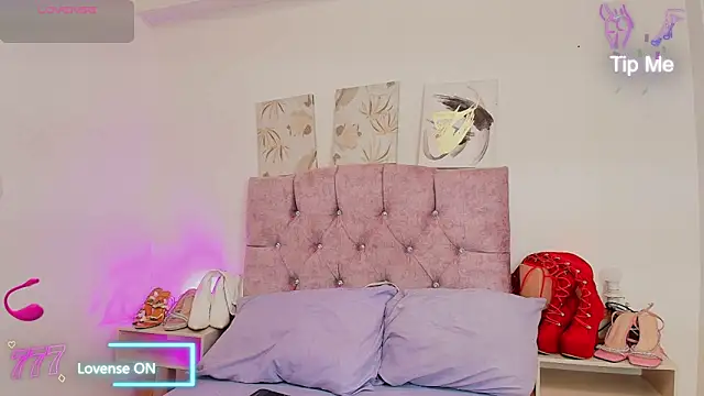 Skye Moore online show from April 1, 7:00 pm